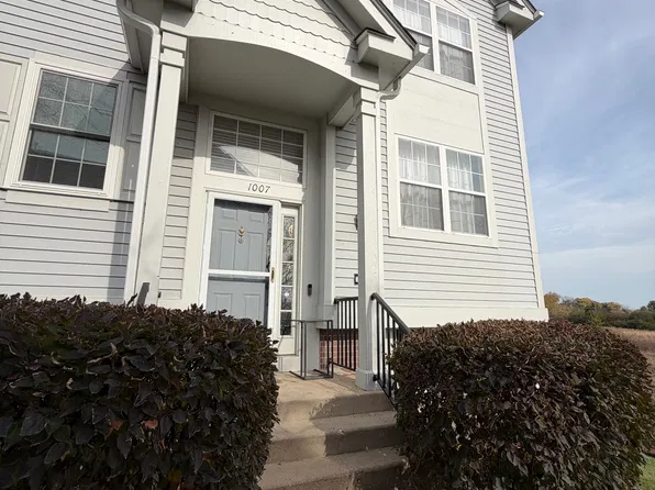 1007 Manchester Cir, Grayslake, IL 60030