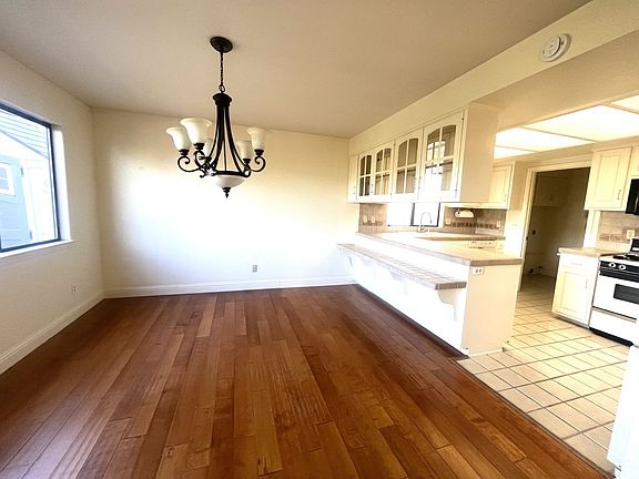 5th image of 684 Shamrock Ln