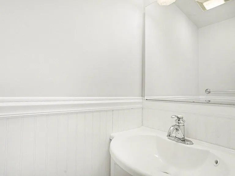 995 S Swain Ave — Photo 11
