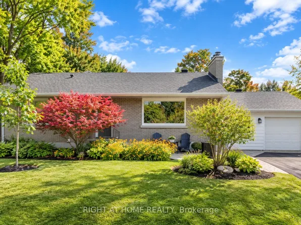 2045 Saville Row, Ottawa, ON K2A 1A4