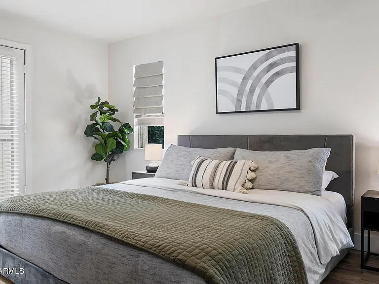 1820 E Morten Ave #117 — Photo 18
