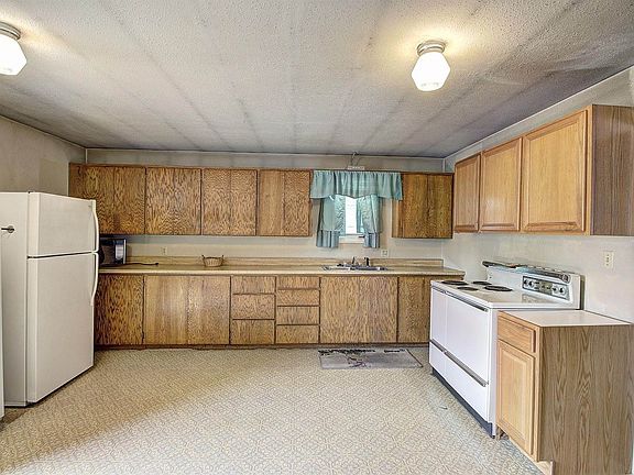 3rd image of 207/205 9th Ave W