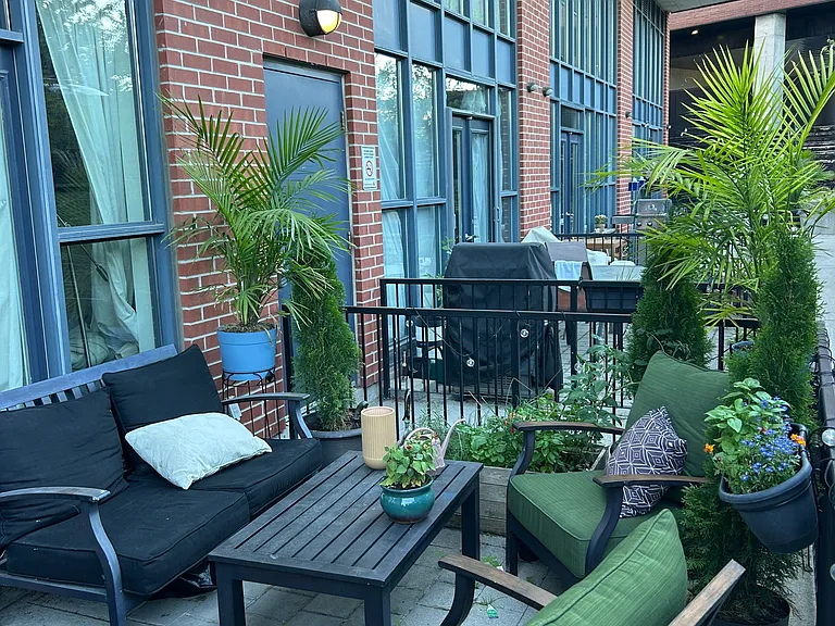 369 Sorauren Ave #105 — Photo 30