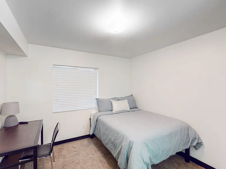 The 208 — Photo 17