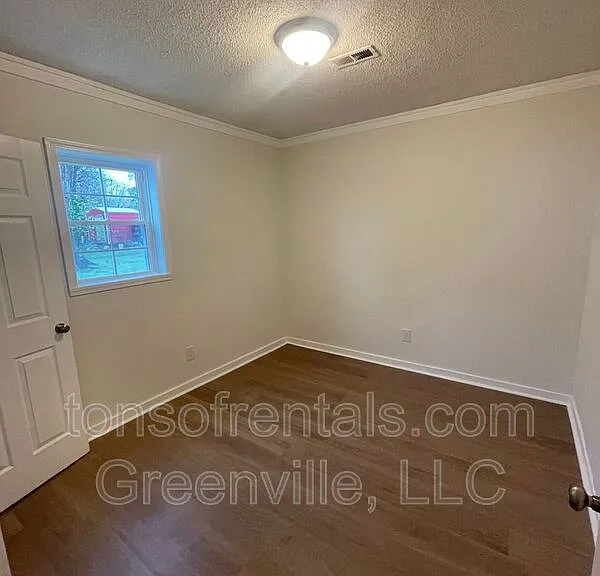 521 W Robinson St — Photo 5