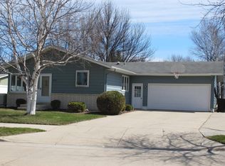 2809 Shadow Rd, Grand Forks, ND 58201