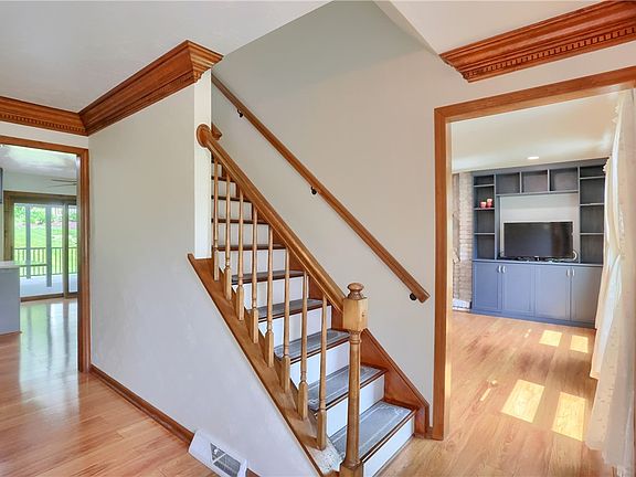 2nd image of 2525 Country Side Ln