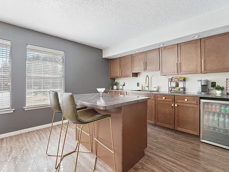 Olivo Square Apartments — Photo 2