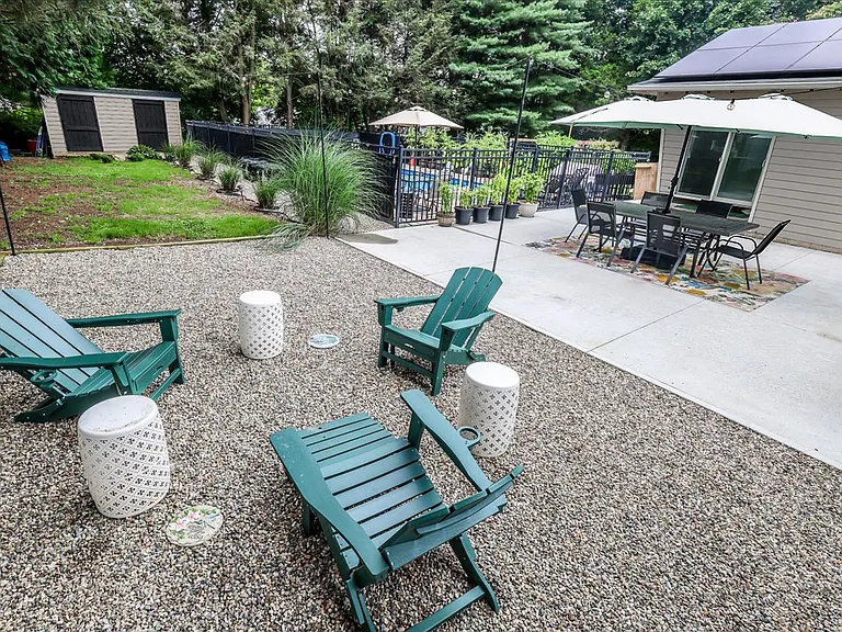 24 Sharon Rd — Photo 15