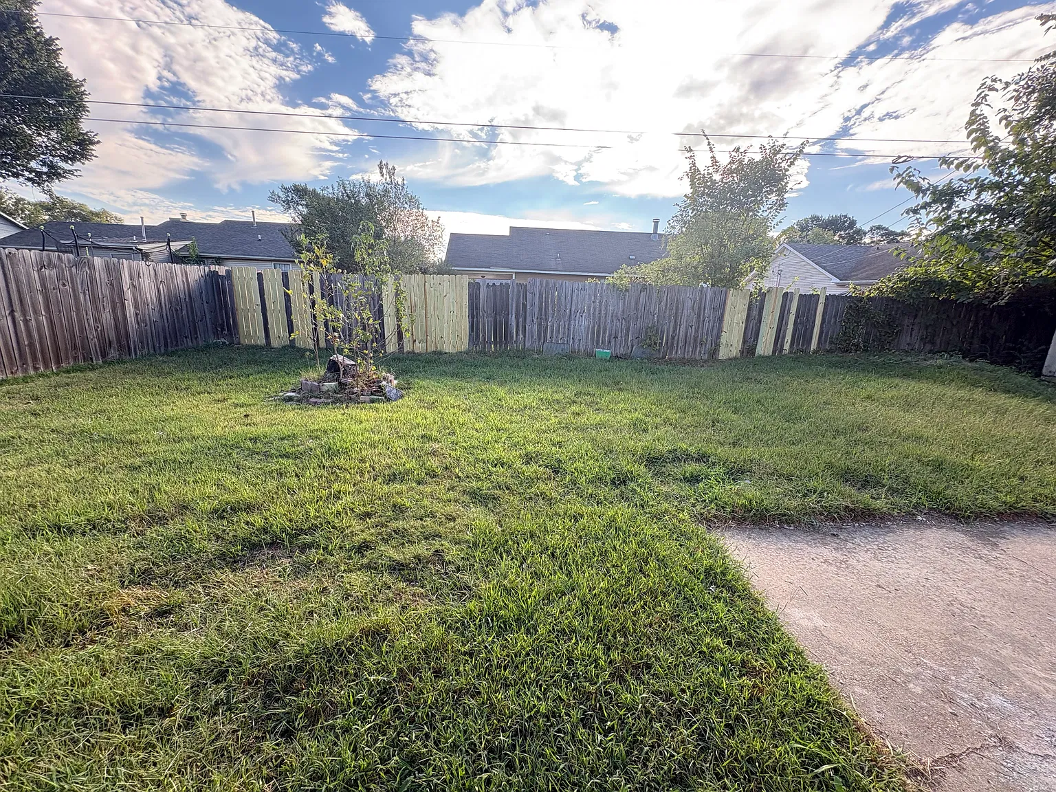 Gorgeous 3 Bedroom, 2 Bathroom Home — Photo 2