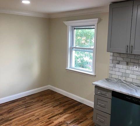 4th image of 176 Kearney Ave #2