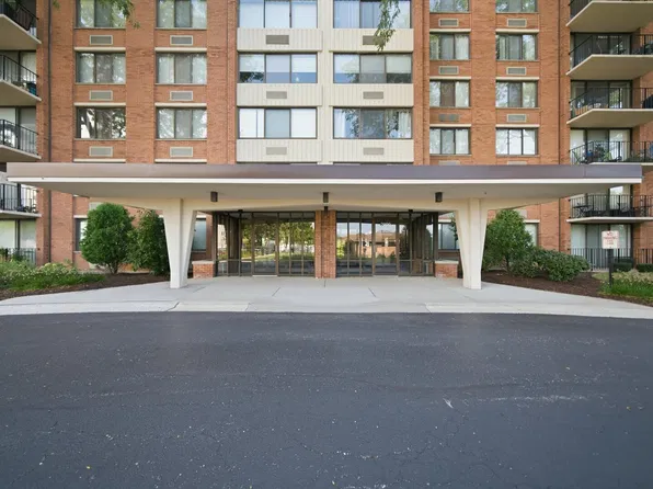 2000 Saint Regis Dr APT 7J, Lombard, IL 60148