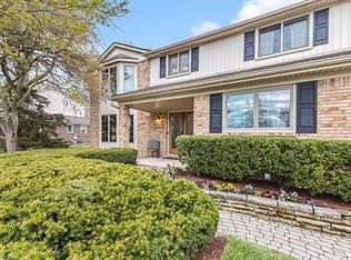 5350 Allison Dr, Troy, MI 48085