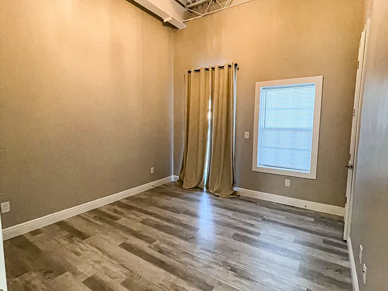 902 Howard Ave #9 — Photo 17