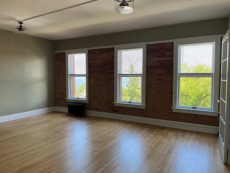 721 E 1st St #5 — Photo 3