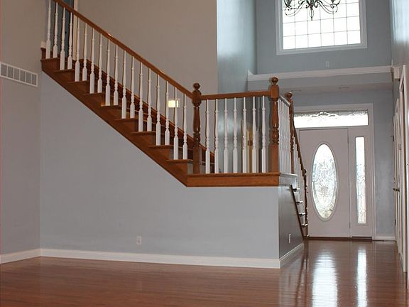 5th image of 915 Saint Francis Ct