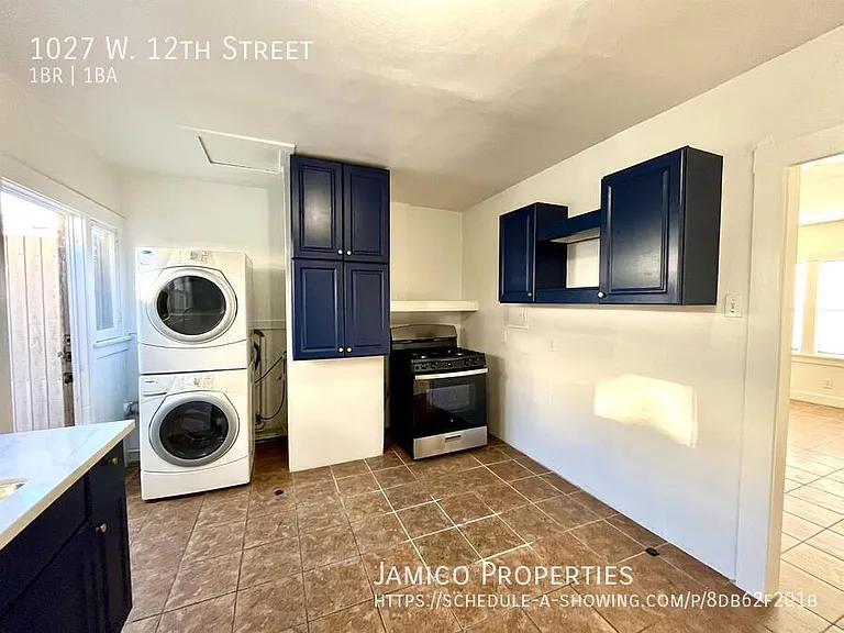 1027 W 12th St — Photo 8