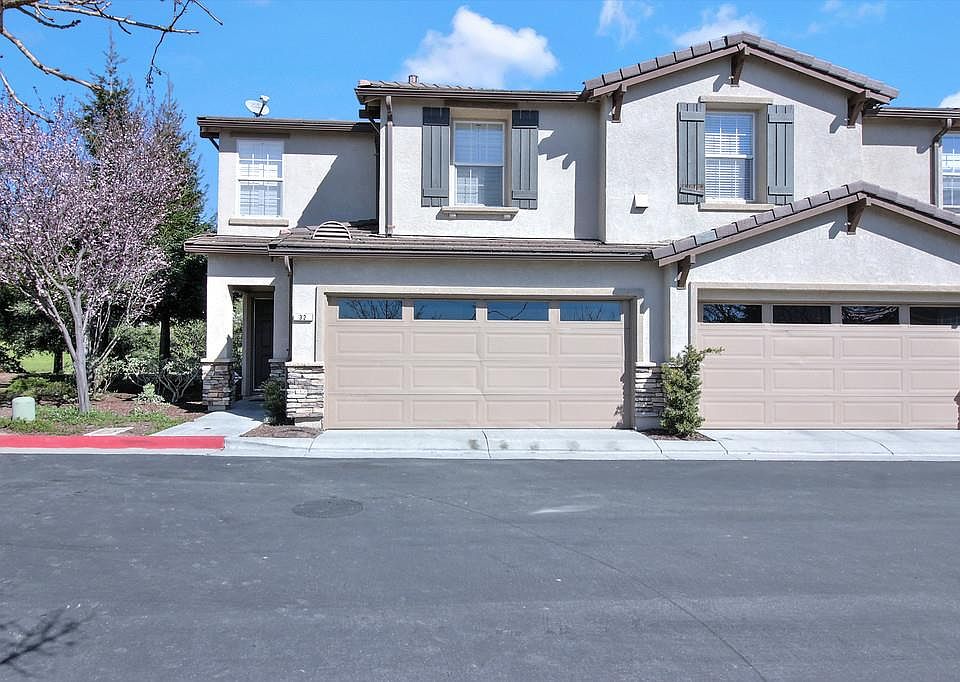 1st image of 32 La Paz Ct