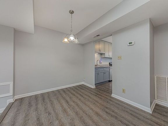 3rd image of 2211 Minnear St