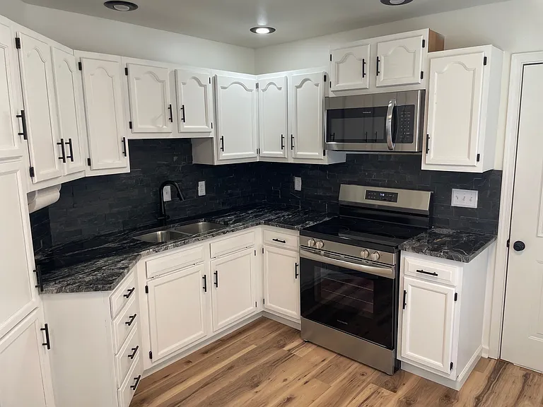 641 Hunters Ln — Photo 4