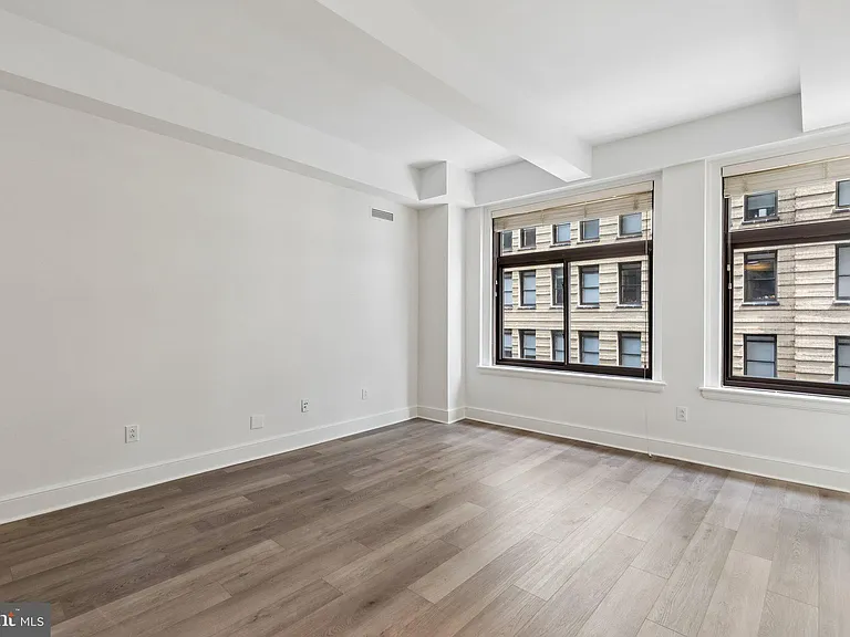 1500 Chestnut St #8G — Photo 2
