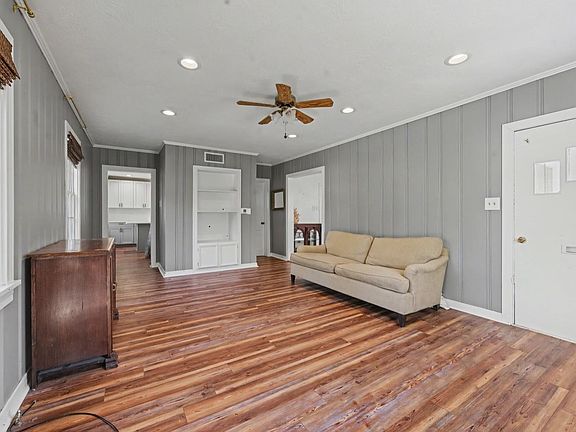 4th image of 528 4th St