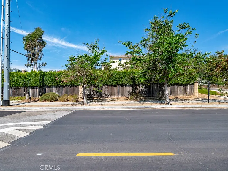9611 Baden Ave — Photo 6