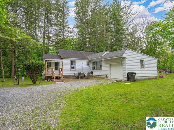 2223 Gap View Dr, East Stroudsburg, PA 18301