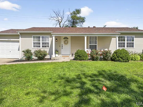 1710 Springhill Dr, O'Fallon, MO 63366