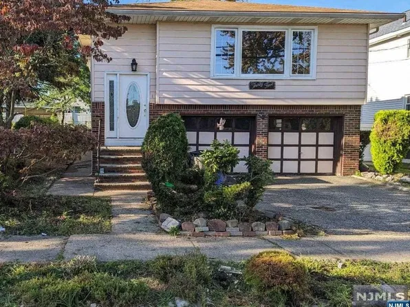 35 Ackerman Ave, Saddle Brook, NJ 07663