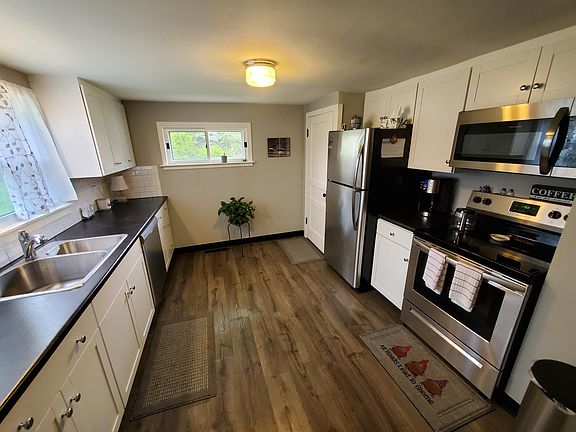 4th image of 642 Grant St