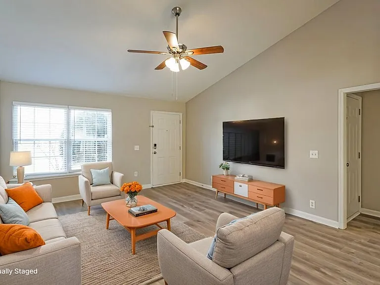 7016 S Hampton Blvd — Photo 3