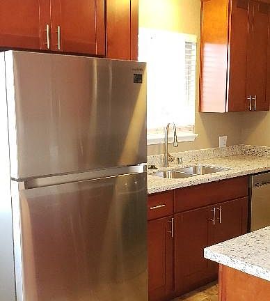 3rd image of 4141 Broadway APT 4