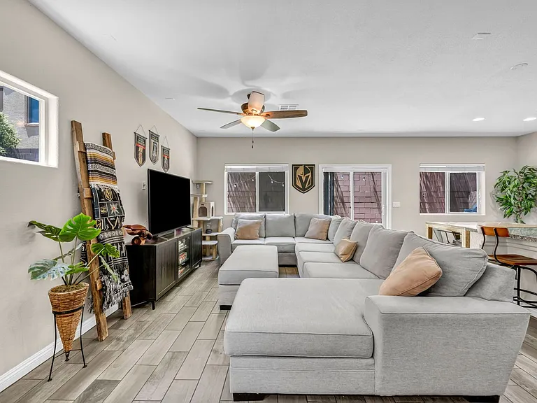 6777 Byron Bay Ct — Photo 25
