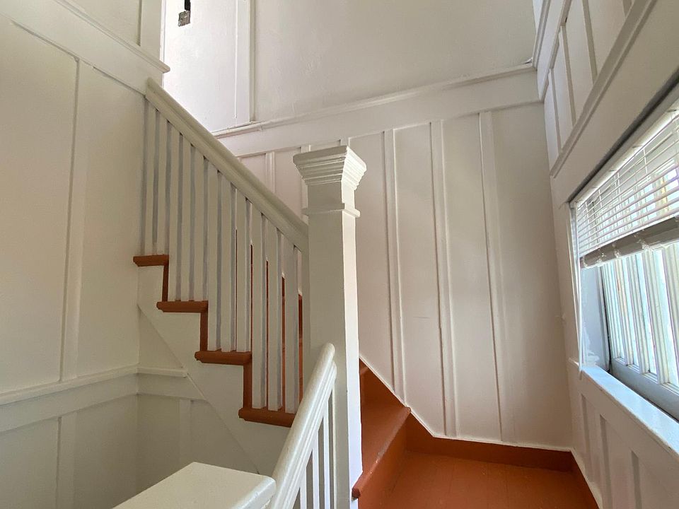Foyer (entry)