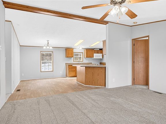 4th image of 20 Evergreen Dr