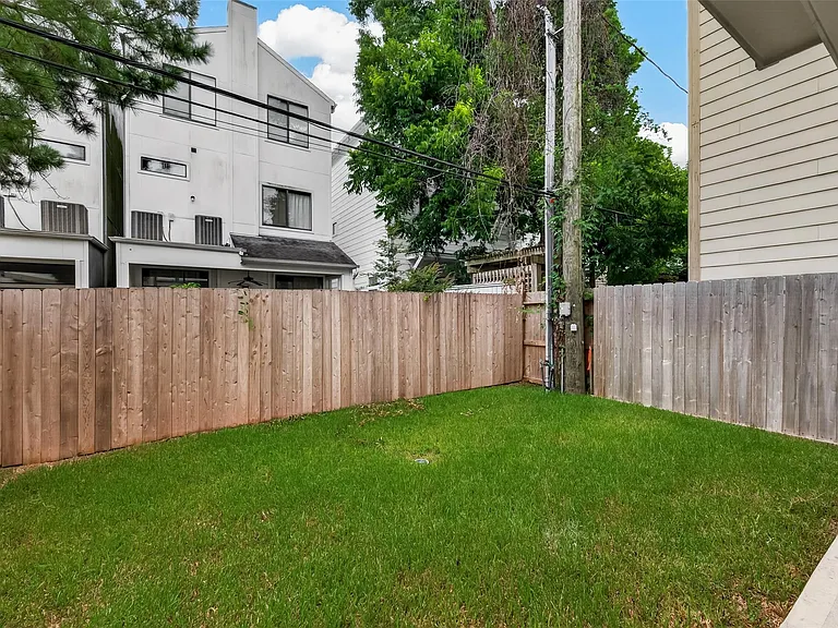 4309 Dickson St #B — Photo 46