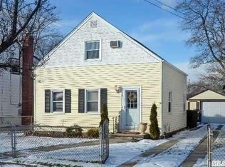 19 Skidmore Pl, Valley Stream, NY 11581
