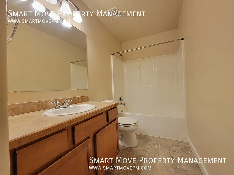 1236 E Pisa St — Photo 12