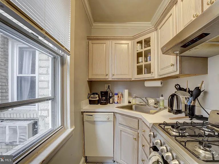 1820 Swann St NW #203 — Photo 6