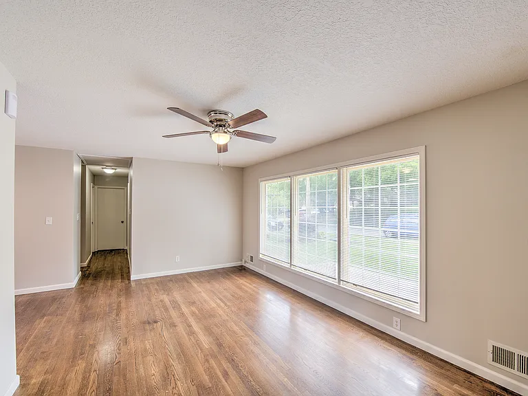 616 N Morse Ave — Photo 6