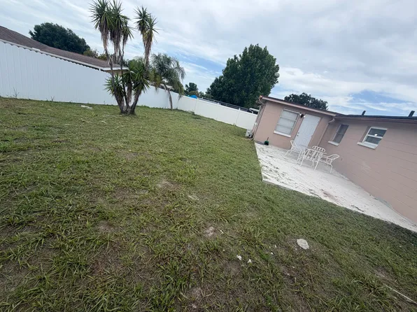 9005 Hunt Club Ln, Port Richey, FL 34668