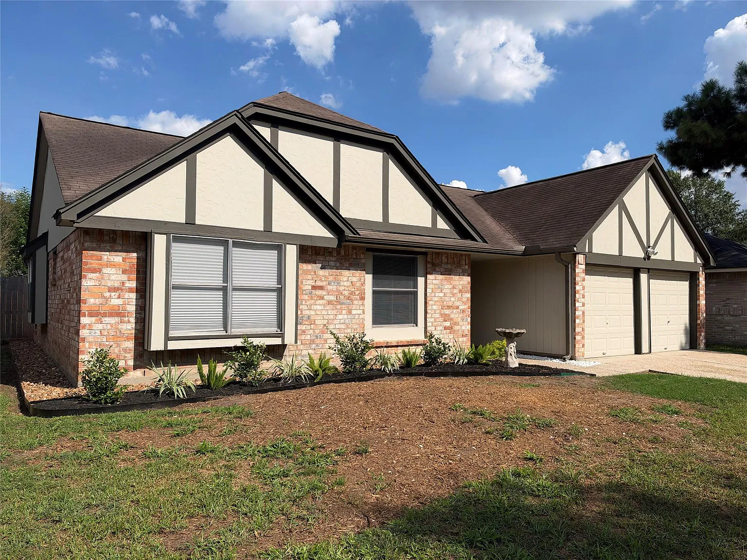 3 bed, 2.0 bath, 1410 sqft, $1,950 — Photo 2