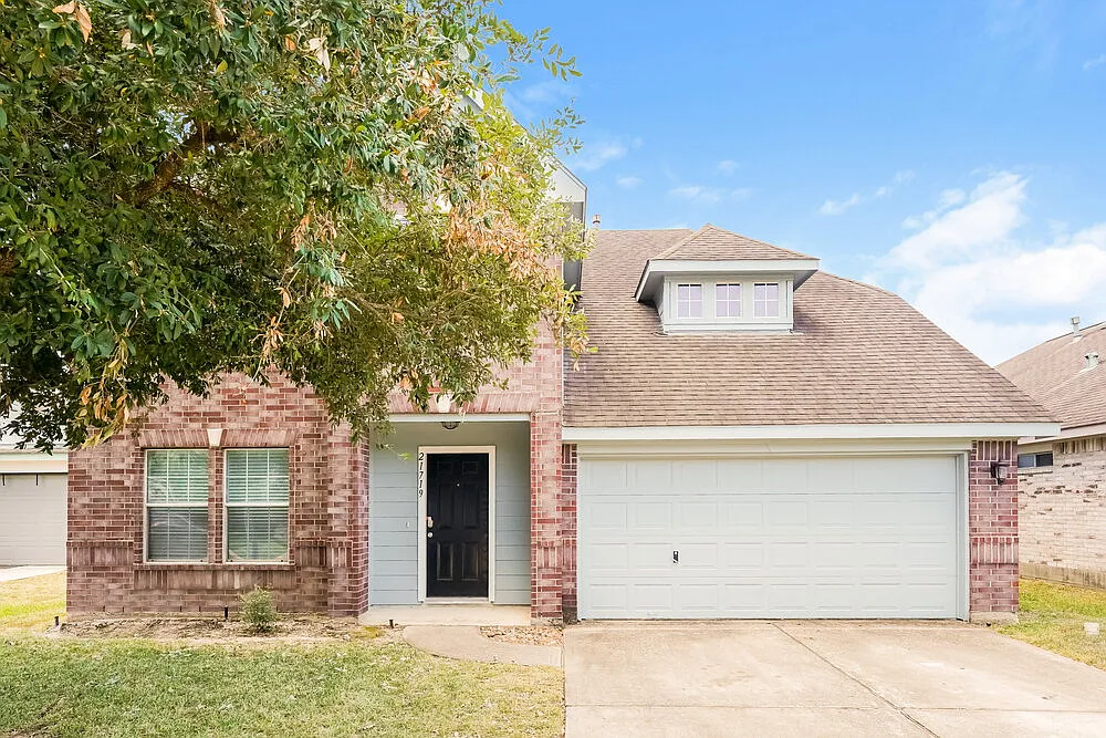 5 bed, 3.0 bath, 2668 sqft, $2,405 — Photo 1
