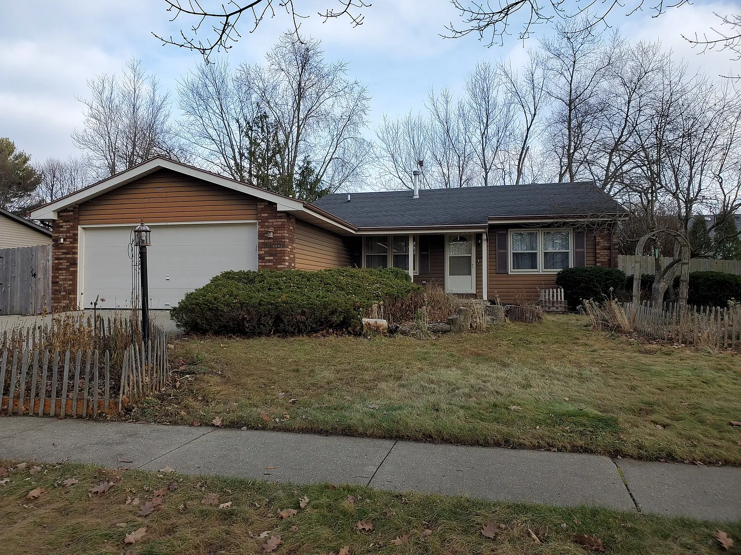 2410 Boudreau Dr photo 1
