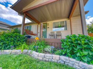 136 4th St, Marion, MI 49665