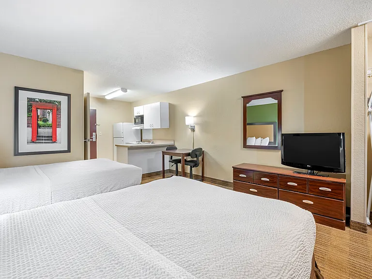 Studio Suite - 2 Full Beds