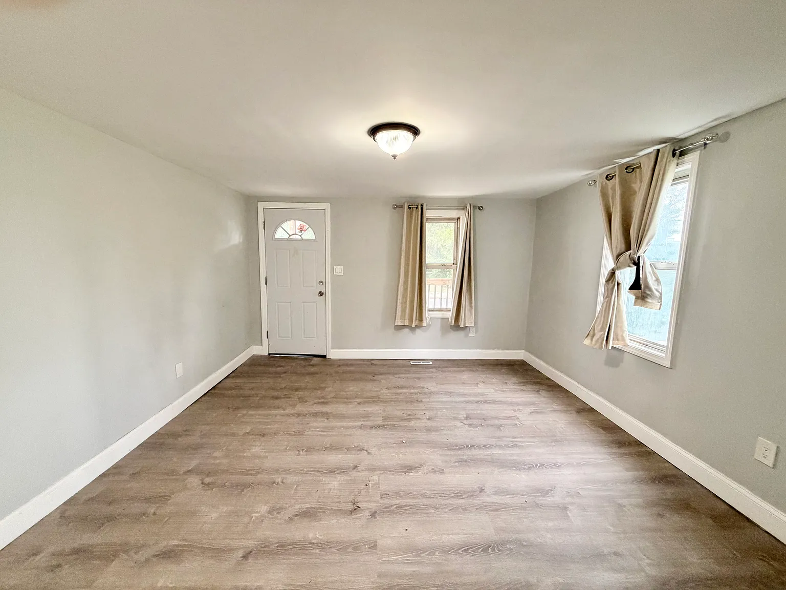 3 bed, $1,650 — Photo 3