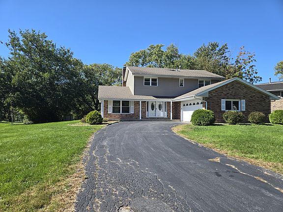 3rd image of 784 Exmoor Rd