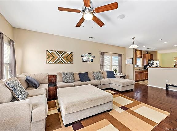 3rd image of 10942 Kempsford Dr